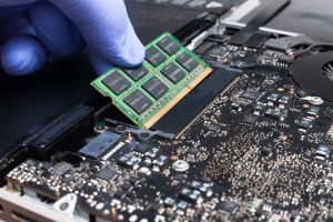 Adaugarea memoriei RAM - Cel mai BUN tip de upgrade pentru laptop