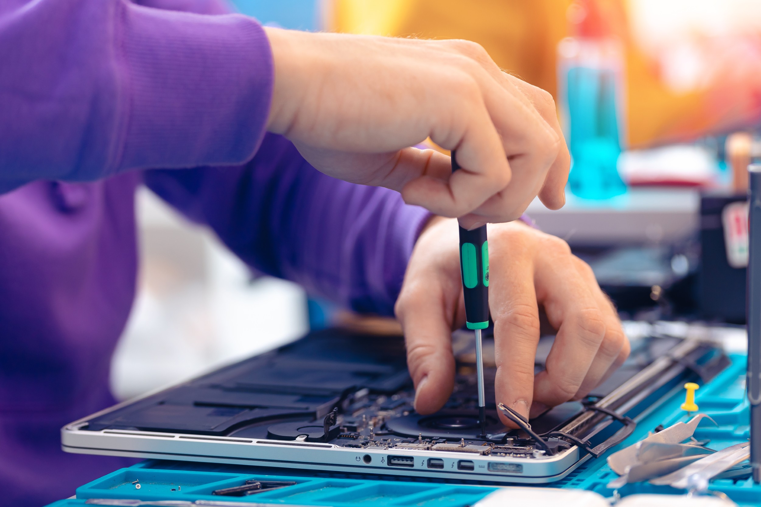 De ce nu pornește computerul după o pană de curent