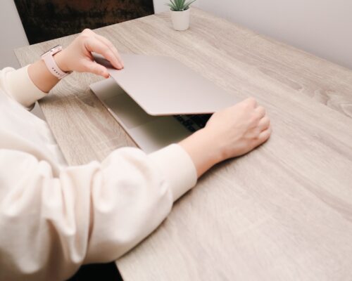 De ce laptopurile subțiri se strică mai repede decât cele clasice