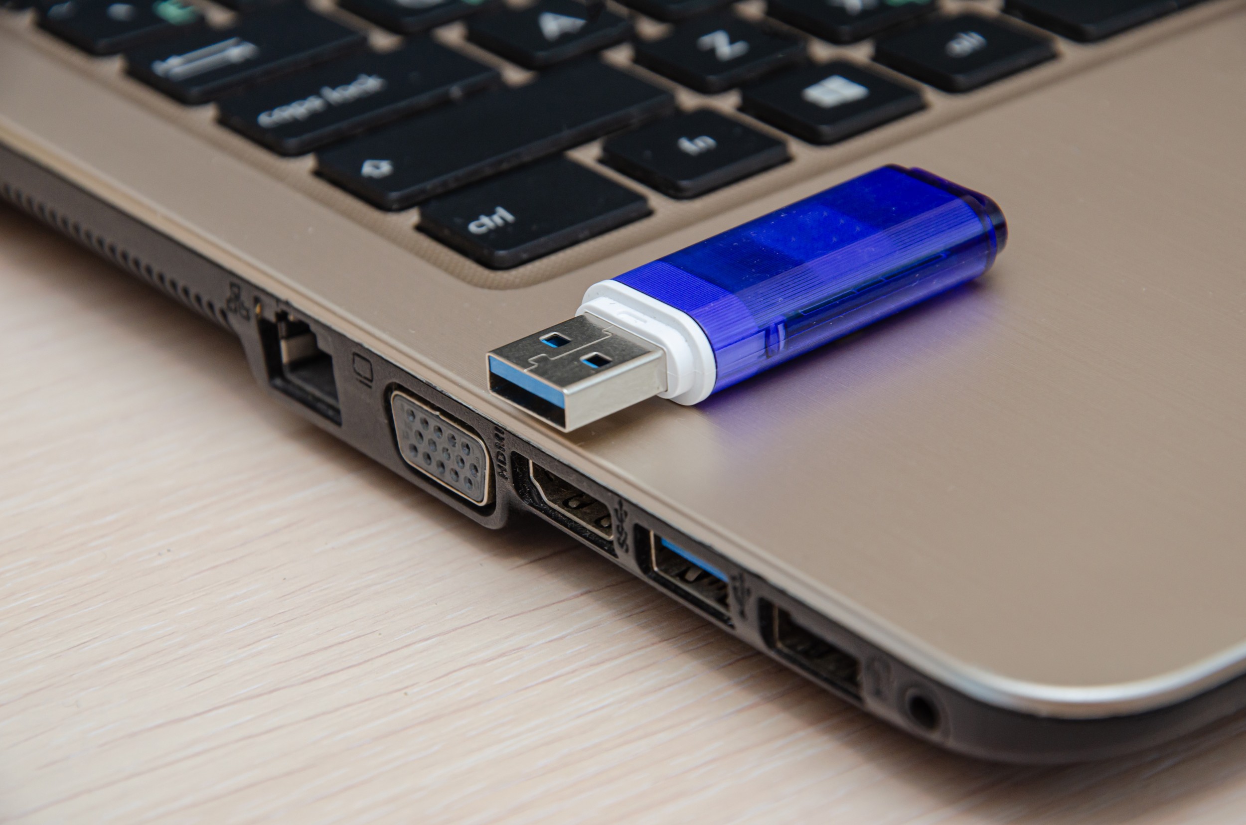 De ce transferul dintre laptop și PC nu este rapid prin USB. Cauze, soluții și greșeli frecvente